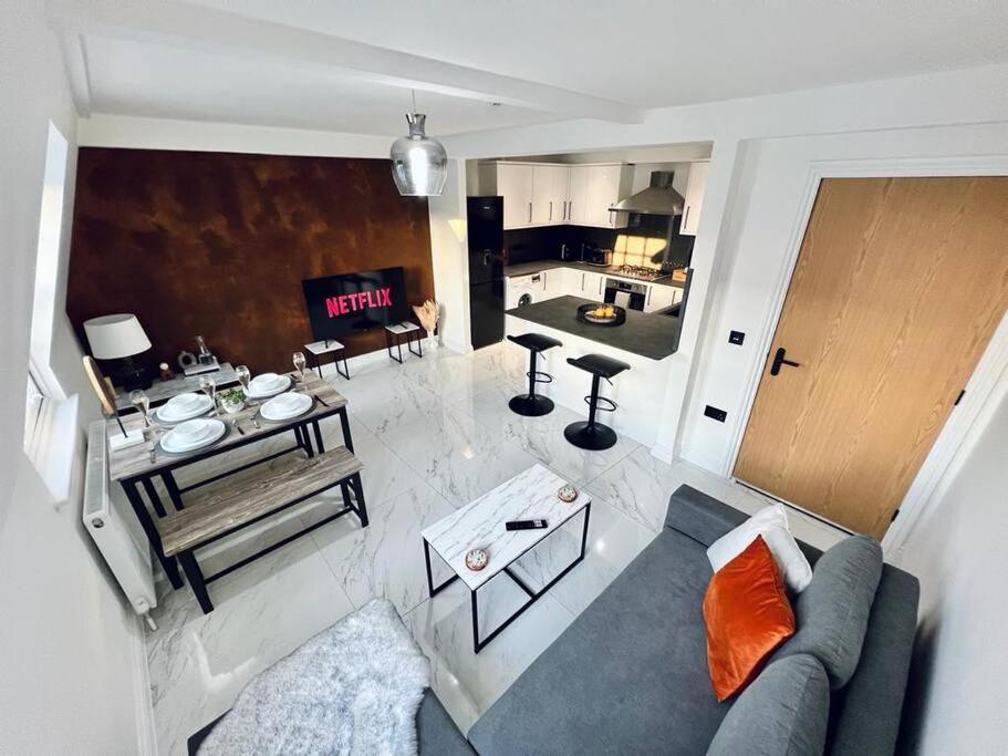 Apartamento 2 Bed Harbourside Penthouse With Hot Tub & Stunning Roof Terrace Weymouth Exterior foto