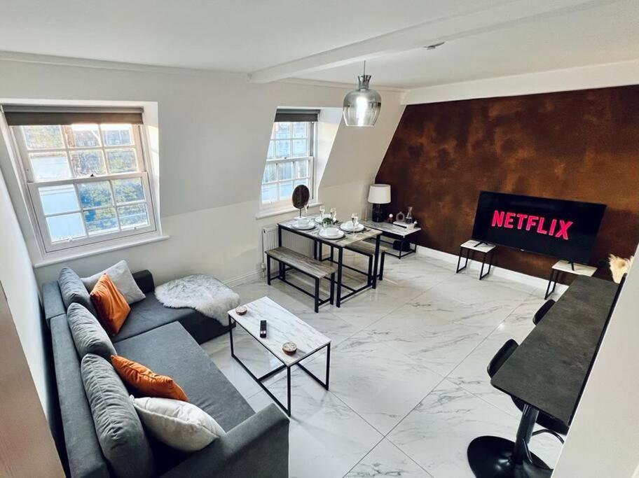 Apartamento 2 Bed Harbourside Penthouse With Hot Tub & Stunning Roof Terrace Weymouth Exterior foto